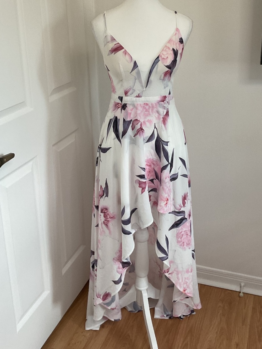 ✨Chelsea Floral High Low Dress from Honey’s - size S - Picture 2 of 8